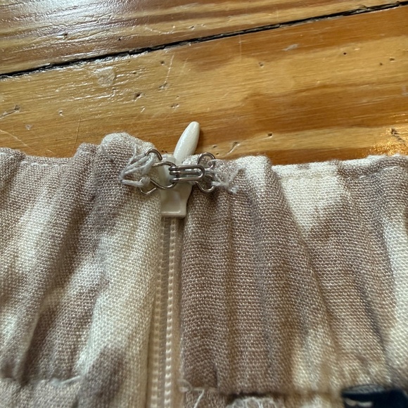 EUC sz 4 Vince Camuto Women's Floral Midi tan skirt with pockets - Picture 3 of 6